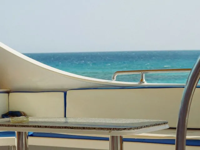 يخت خاص — نصف يوم (4 ساعات) — 2
